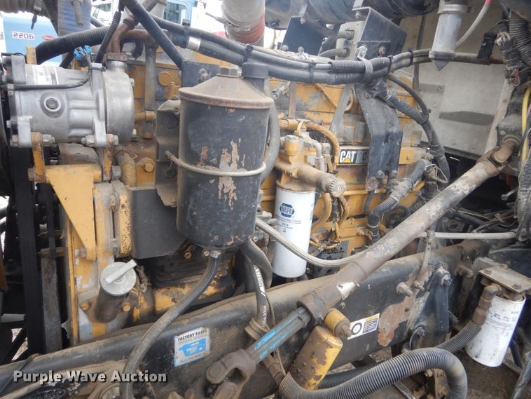 image for item HE9657 2002 Peterbilt 378  semi truck