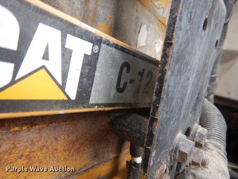 image for item HE9657 2002 Peterbilt 378  semi truck