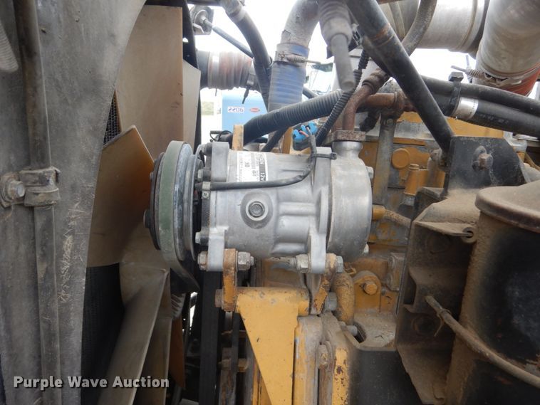 image for item HE9657 2002 Peterbilt 378  semi truck