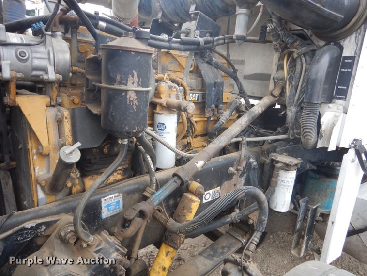 image for item HE9657 2002 Peterbilt 378  semi truck