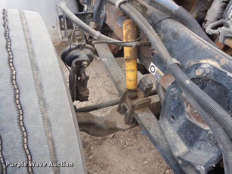 image for item HE9657 2002 Peterbilt 378  semi truck