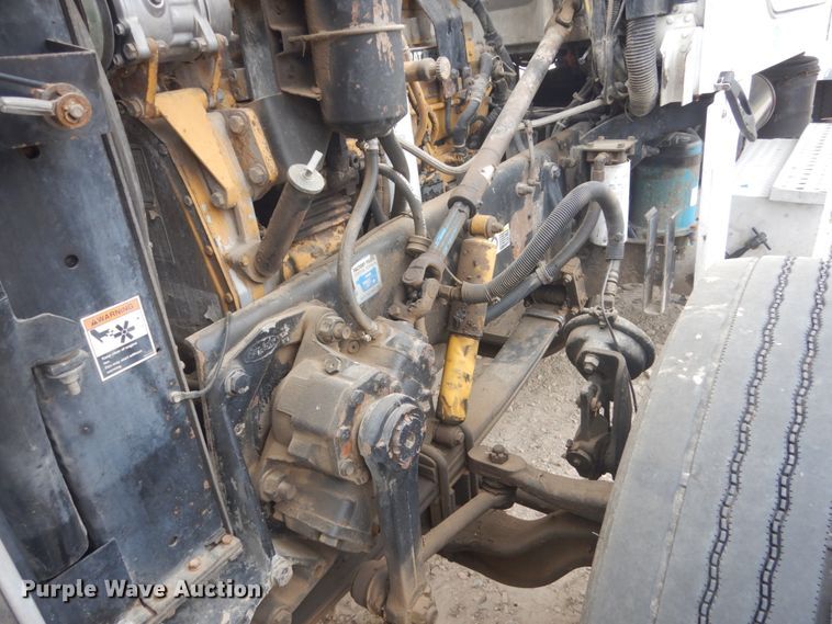 image for item HE9657 2002 Peterbilt 378  semi truck