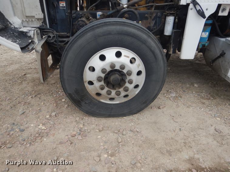 image for item HE9657 2002 Peterbilt 378  semi truck