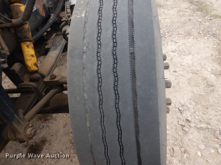 image for item HE9657 2002 Peterbilt 378  semi truck