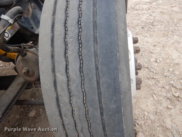 image for item HE9657 2002 Peterbilt 378  semi truck