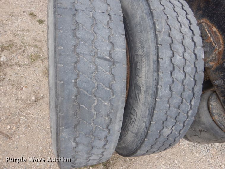 image for item HE9657 2002 Peterbilt 378  semi truck