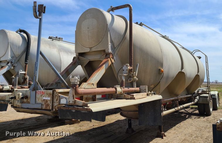 image for item HE9669 1976 Heil  pneumatic dry bulk trailer