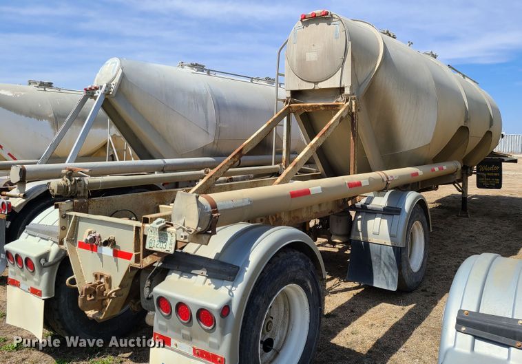 image for item HE9669 1976 Heil  pneumatic dry bulk trailer