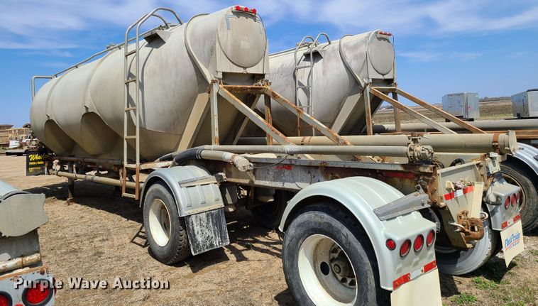 image for item HE9669 1976 Heil  pneumatic dry bulk trailer