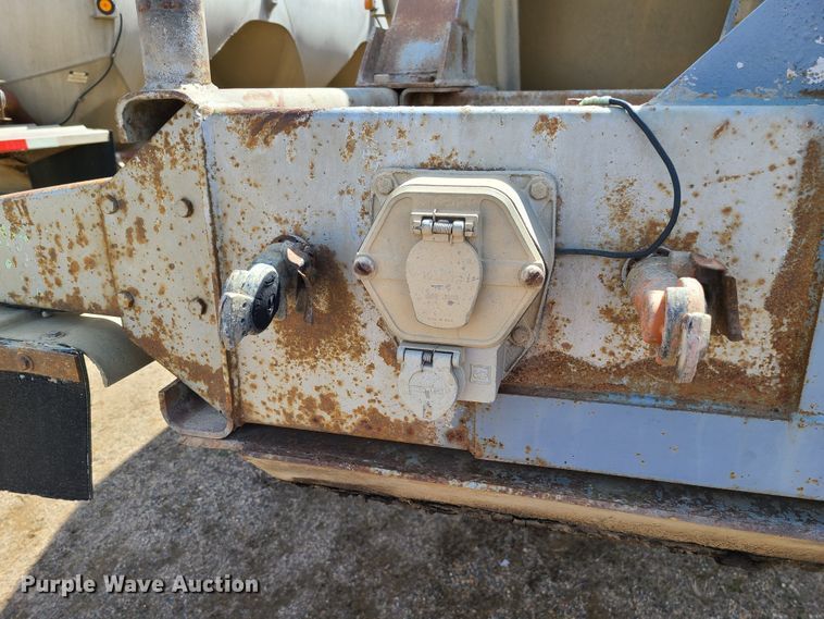 image for item HE9669 1976 Heil  pneumatic dry bulk trailer