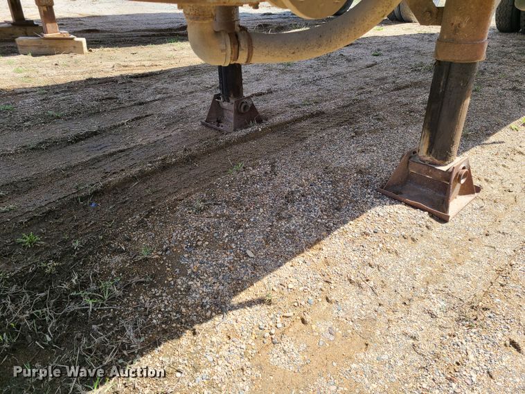 image for item HE9669 1976 Heil  pneumatic dry bulk trailer