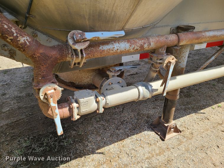 image for item HE9669 1976 Heil  pneumatic dry bulk trailer