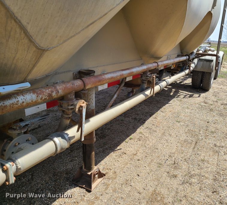 image for item HE9669 1976 Heil  pneumatic dry bulk trailer