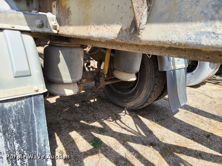 image for item HE9669 1976 Heil  pneumatic dry bulk trailer