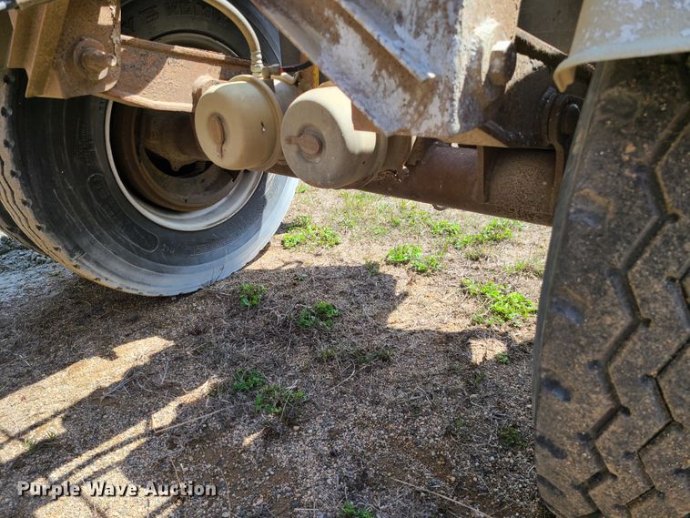 image for item HE9669 1976 Heil  pneumatic dry bulk trailer