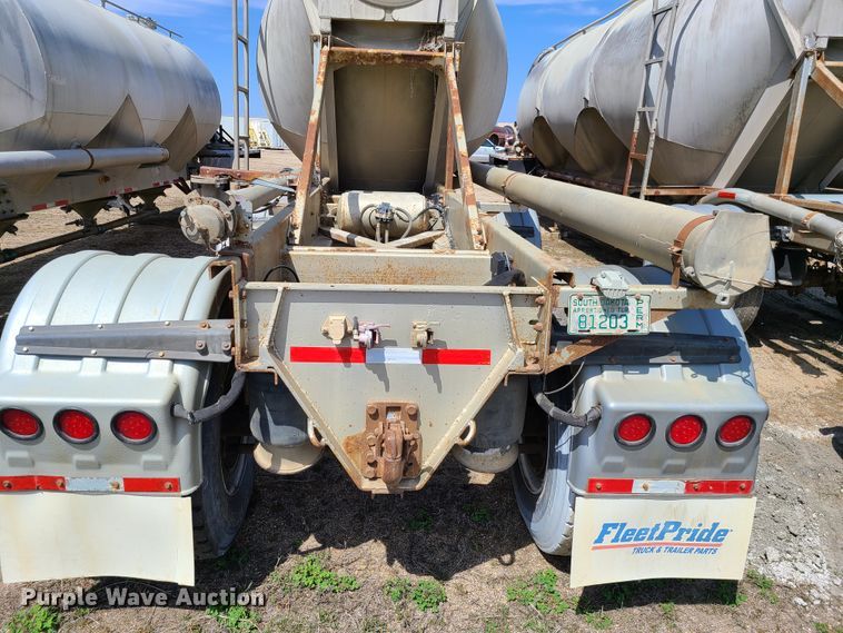 image for item HE9669 1976 Heil  pneumatic dry bulk trailer