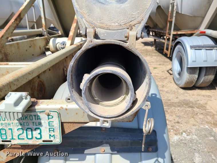 image for item HE9669 1976 Heil  pneumatic dry bulk trailer