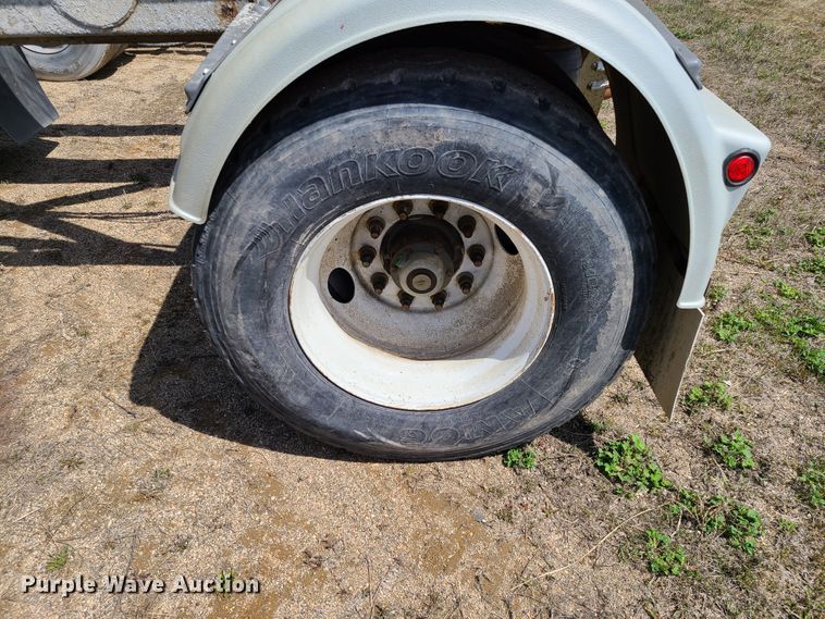 image for item HE9669 1976 Heil  pneumatic dry bulk trailer