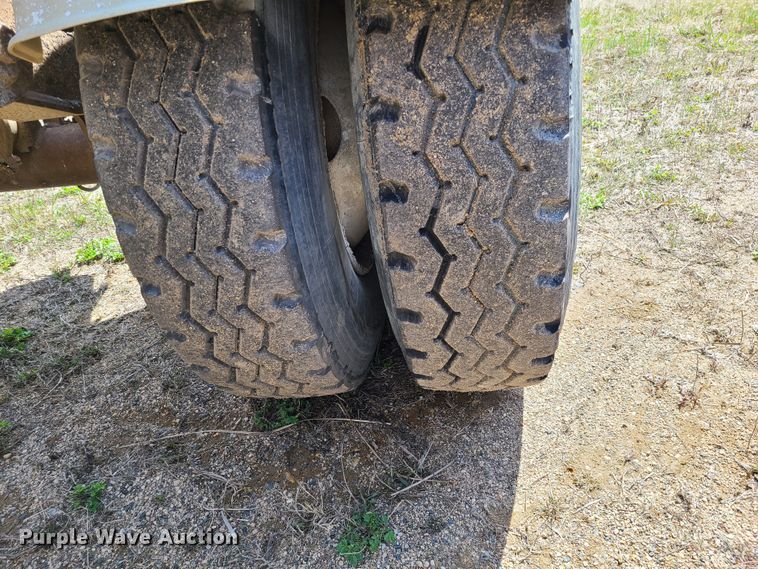 image for item HE9669 1976 Heil  pneumatic dry bulk trailer