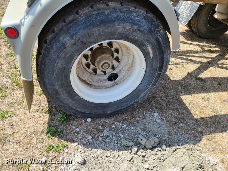 image for item HE9669 1976 Heil  pneumatic dry bulk trailer