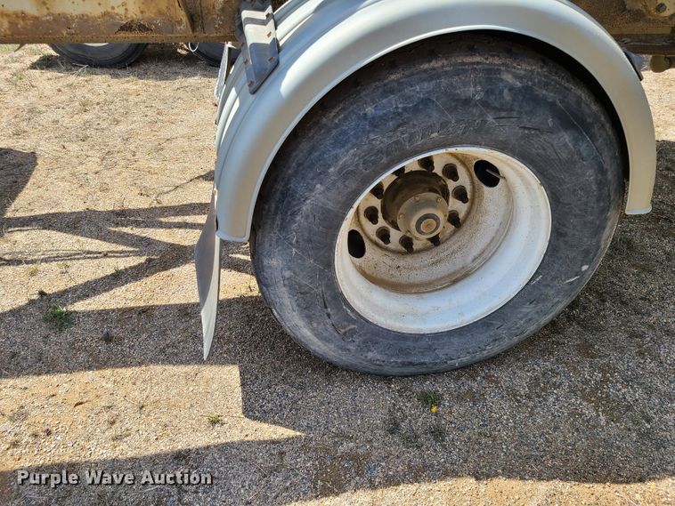 image for item HE9669 1976 Heil  pneumatic dry bulk trailer