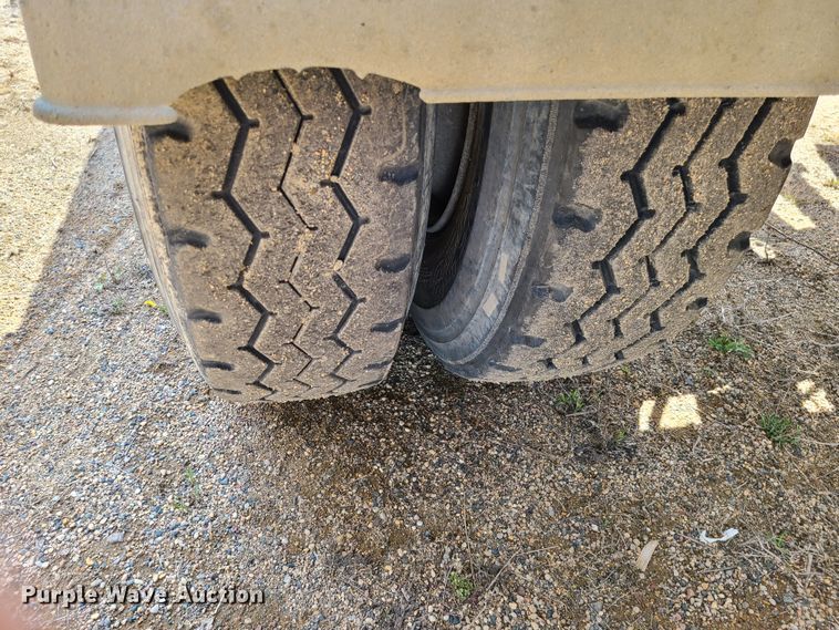 image for item HE9669 1976 Heil  pneumatic dry bulk trailer