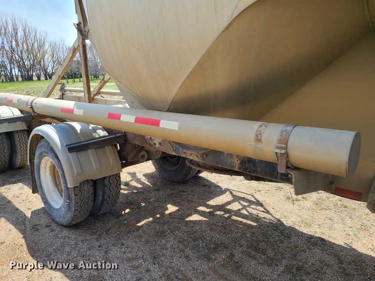 image for item HE9669 1976 Heil  pneumatic dry bulk trailer