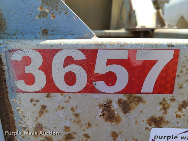 image for item HE9669 1976 Heil  pneumatic dry bulk trailer