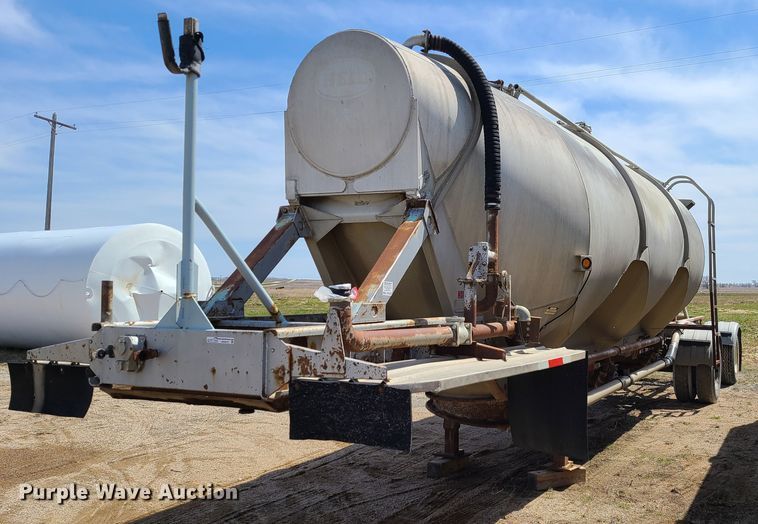 image for item HE9670 1976 Heil  pneumatic dry bulk trailer