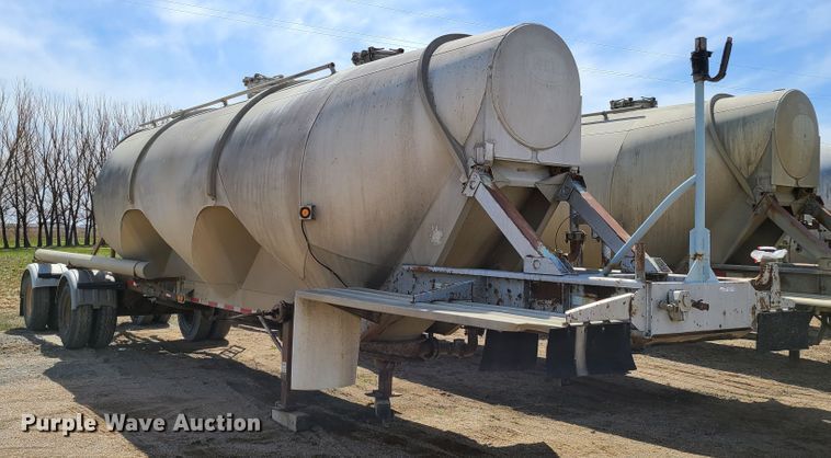 image for item HE9670 1976 Heil  pneumatic dry bulk trailer