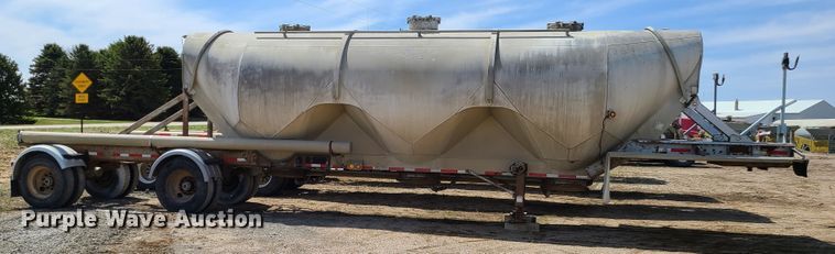 image for item HE9670 1976 Heil  pneumatic dry bulk trailer