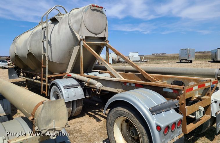 image for item HE9670 1976 Heil  pneumatic dry bulk trailer