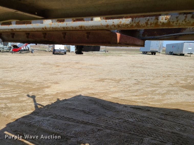 image for item HE9670 1976 Heil  pneumatic dry bulk trailer