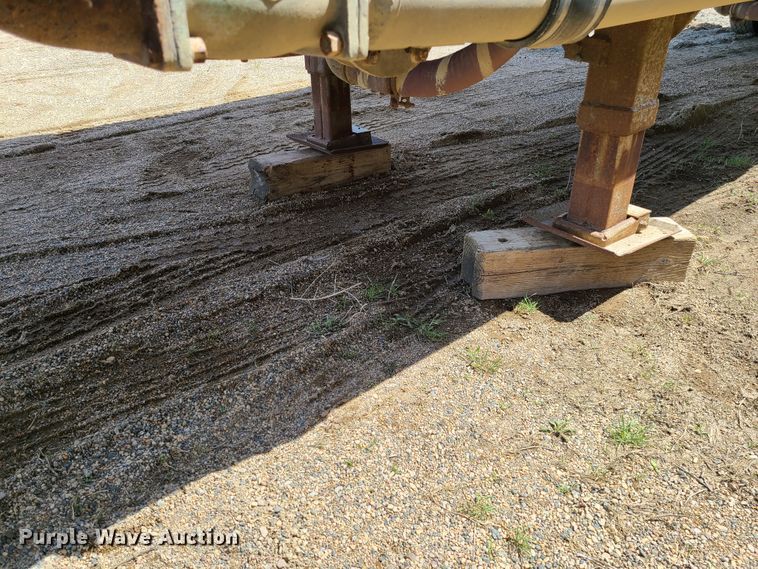 image for item HE9670 1976 Heil  pneumatic dry bulk trailer