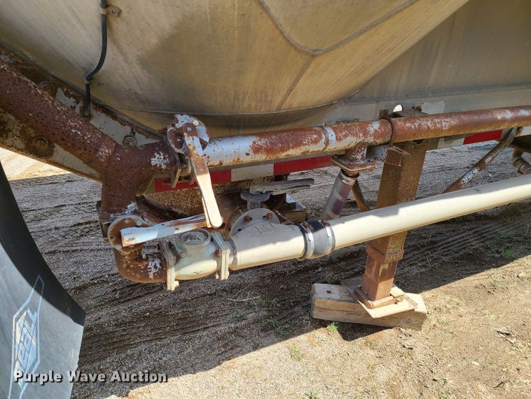 image for item HE9670 1976 Heil  pneumatic dry bulk trailer