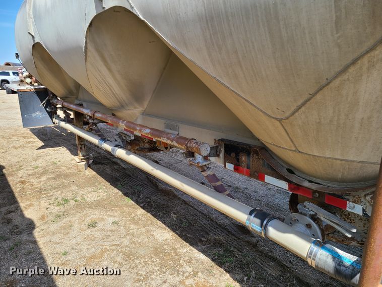 image for item HE9670 1976 Heil  pneumatic dry bulk trailer