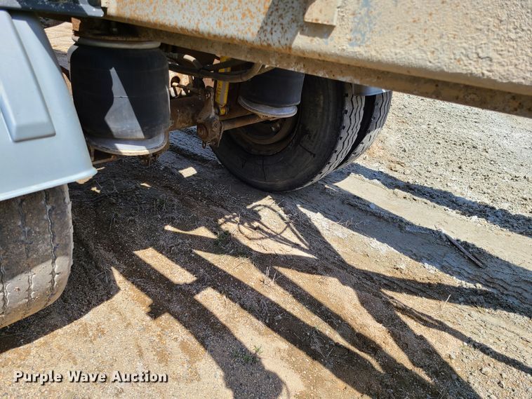 image for item HE9670 1976 Heil  pneumatic dry bulk trailer