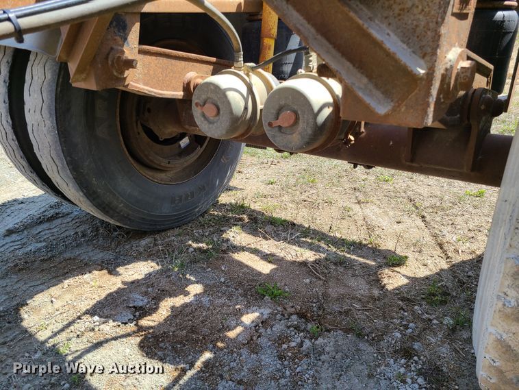 image for item HE9670 1976 Heil  pneumatic dry bulk trailer