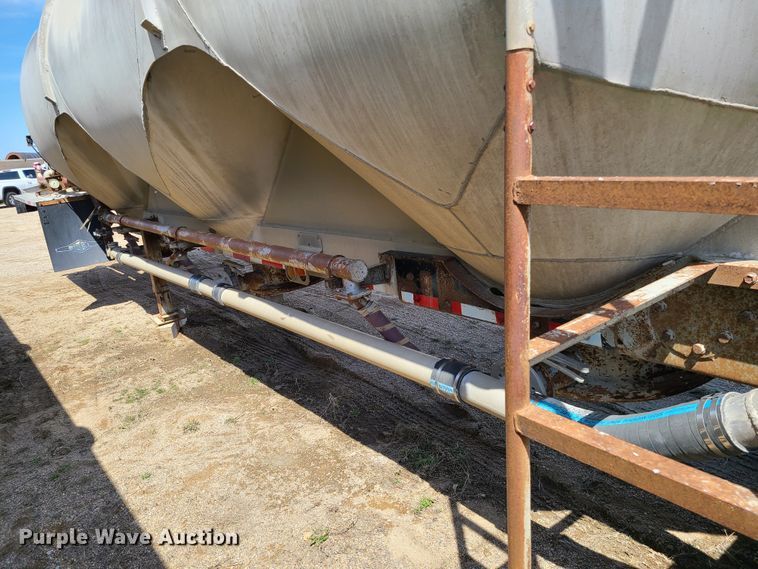 image for item HE9670 1976 Heil  pneumatic dry bulk trailer