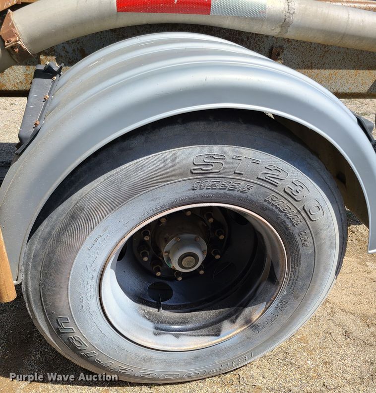 image for item HE9670 1976 Heil  pneumatic dry bulk trailer