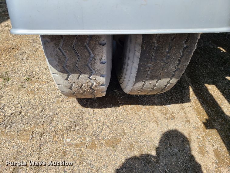 image for item HE9670 1976 Heil  pneumatic dry bulk trailer