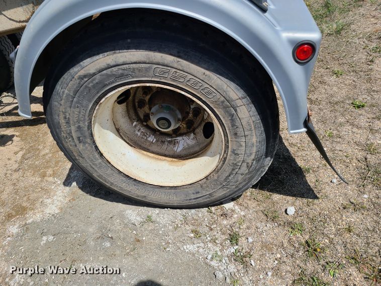 image for item HE9670 1976 Heil  pneumatic dry bulk trailer