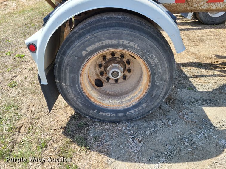 image for item HE9670 1976 Heil  pneumatic dry bulk trailer