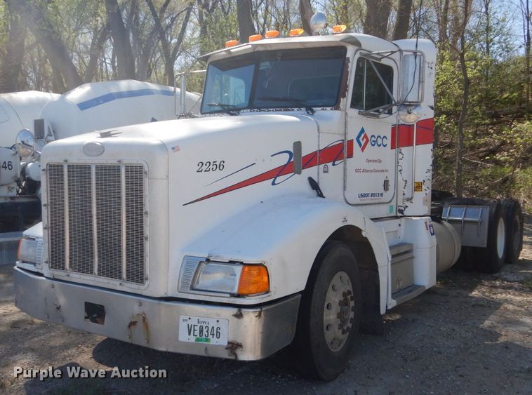 image for item HE9694 1999 Peterbilt 377A/E  semi truck