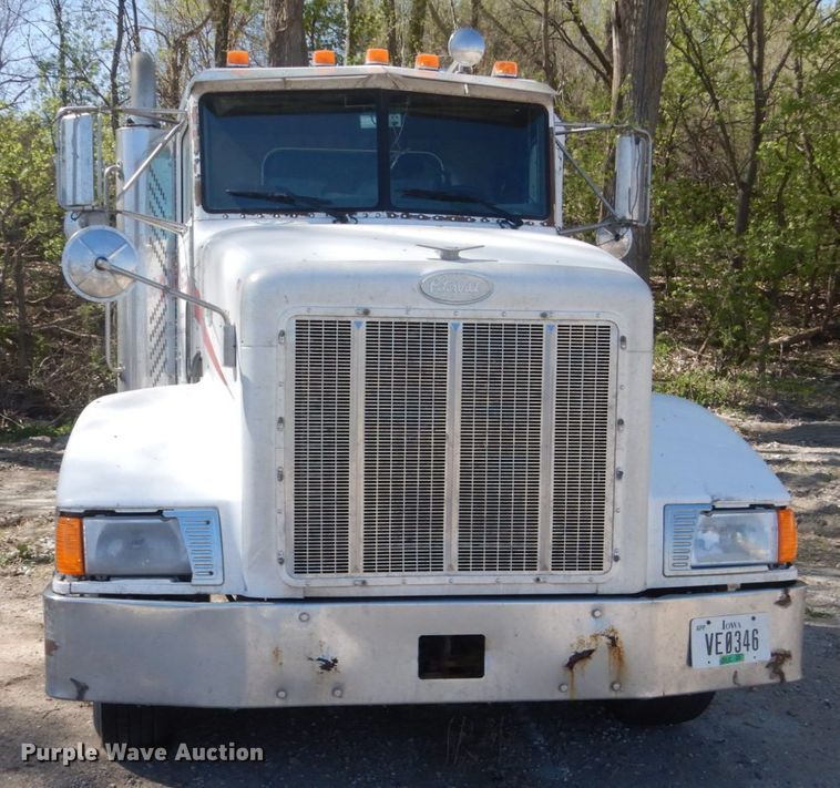 image for item HE9694 1999 Peterbilt 377A/E  semi truck