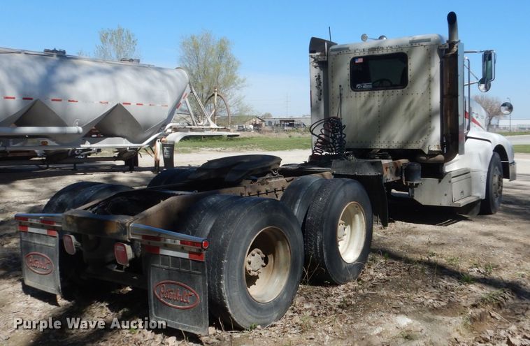 image for item HE9694 1999 Peterbilt 377A/E  semi truck