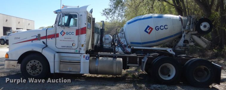 image for item HE9694 1999 Peterbilt 377A/E  semi truck