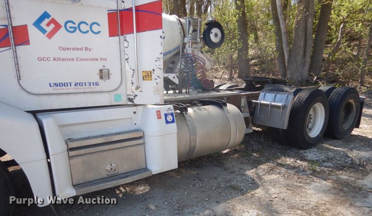 image for item HE9694 1999 Peterbilt 377A/E  semi truck