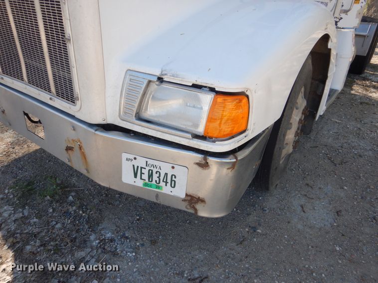 image for item HE9694 1999 Peterbilt 377A/E  semi truck