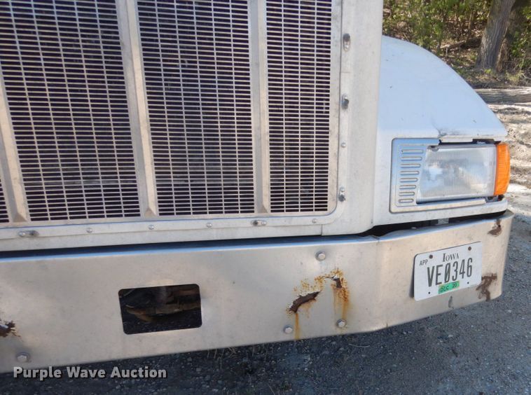 image for item HE9694 1999 Peterbilt 377A/E  semi truck